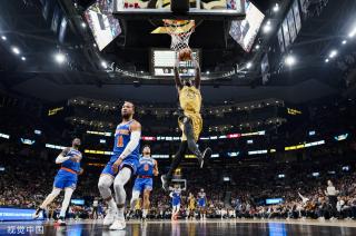 着巨大的挑 着巨大的挑